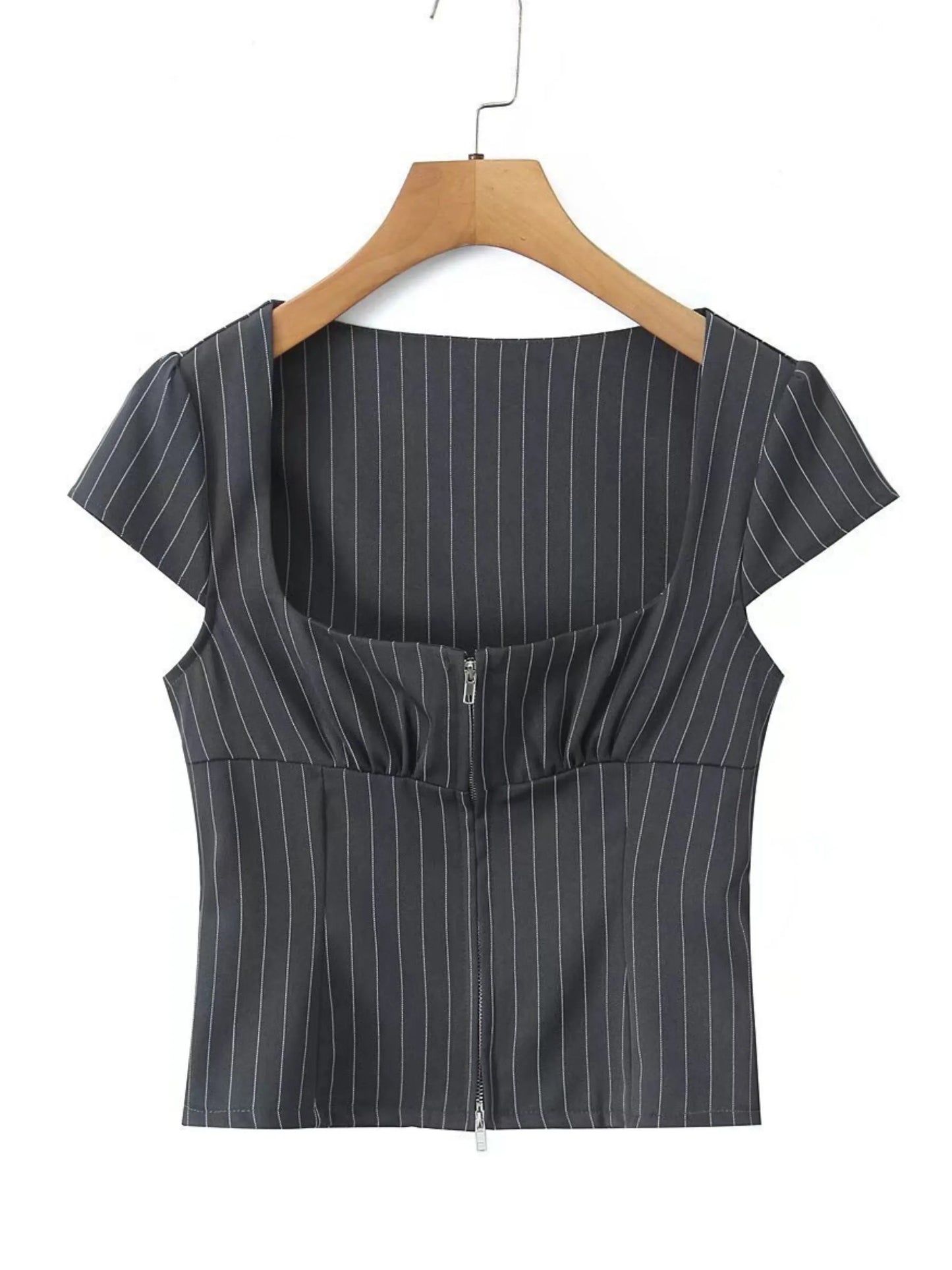 Top Rayado con Doble Cierre – Cuello Cuadrado